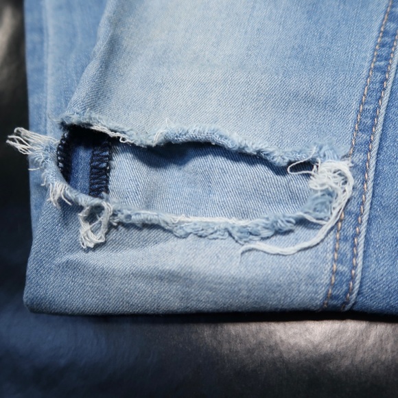 Light Blue Wash Skinny Jeans | R. Knee Rip | 365 - Picture 5 of 7